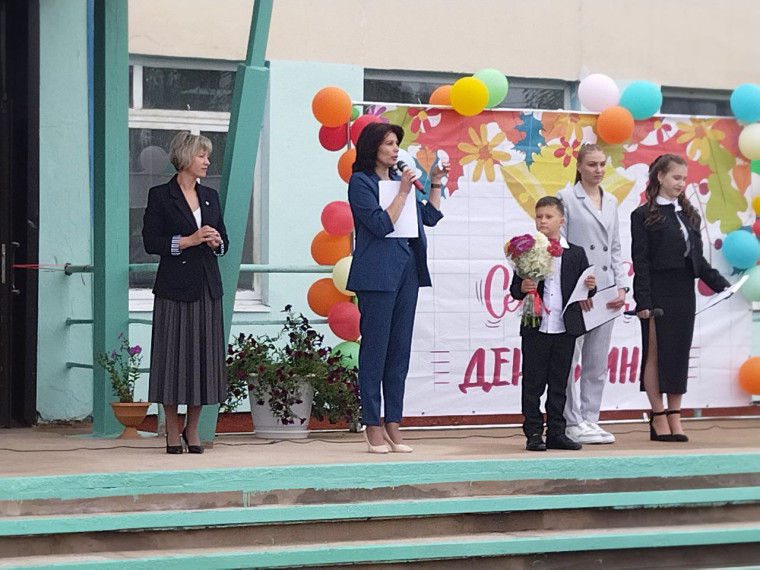 Торжественная линейка, посвященная Дню Знаний.
